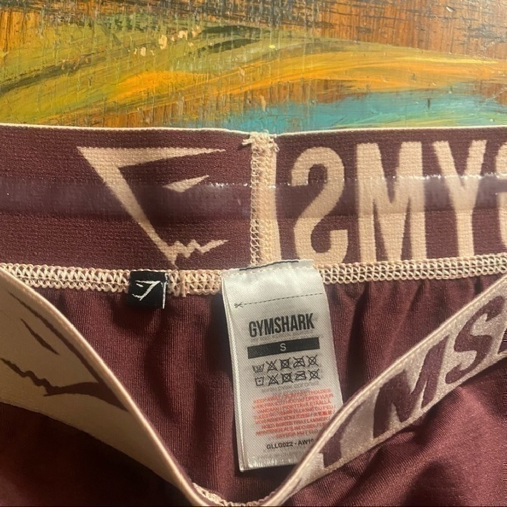 Really Clean Gym Shark Burgundy Leggings Size Small - Picture 6 of 6